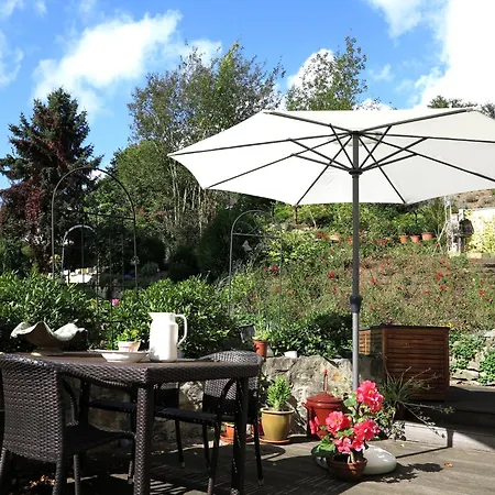アパート Stilvolle Ferienwohnung Mit Garten In Bad Pyrmont バート・ピルモント