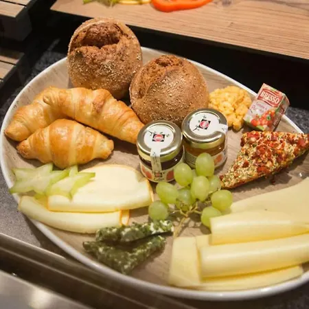 Stilvolle Ferienwohnung Mit Garten In Bad Pyrmont *